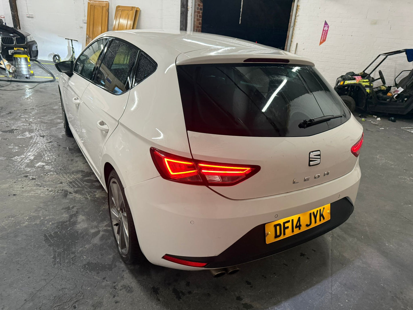 2014 SEAT Leon FR Technology 2.0 TDI 150  White – £2,995